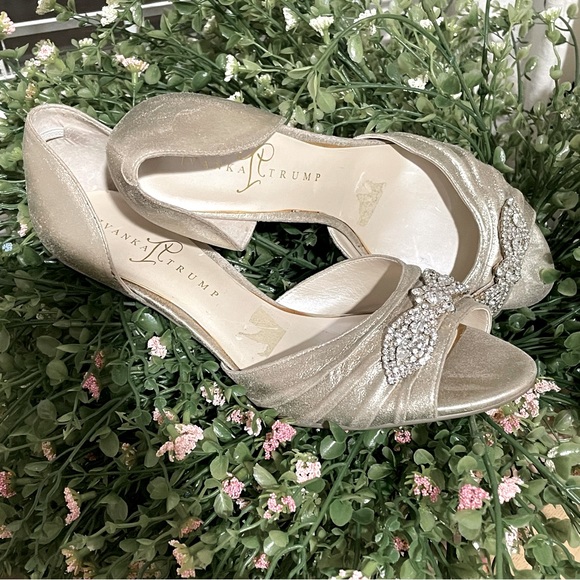 Ivanka Trump Nanci Silver Suede Heels  Size 10 - Picture 10 of 11